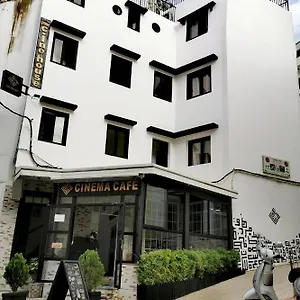 3* Konukevi Cine House